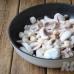 Bubur soba dengan bawang bombay dan jamur kering