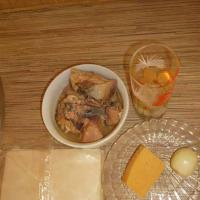 Žuvies stalas: sluoksniuotas pyragas su žuvies konservais Sluoksniuotas pyragas su žuvies konservais
